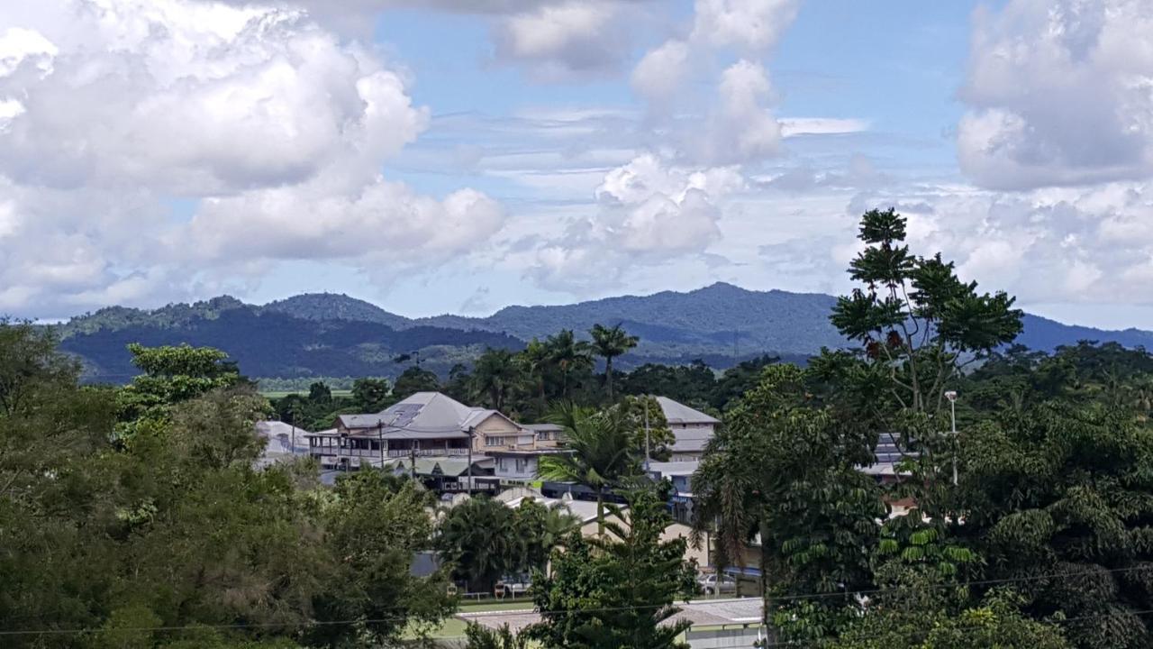 Отель Babinda Quarters Экстерьер фото