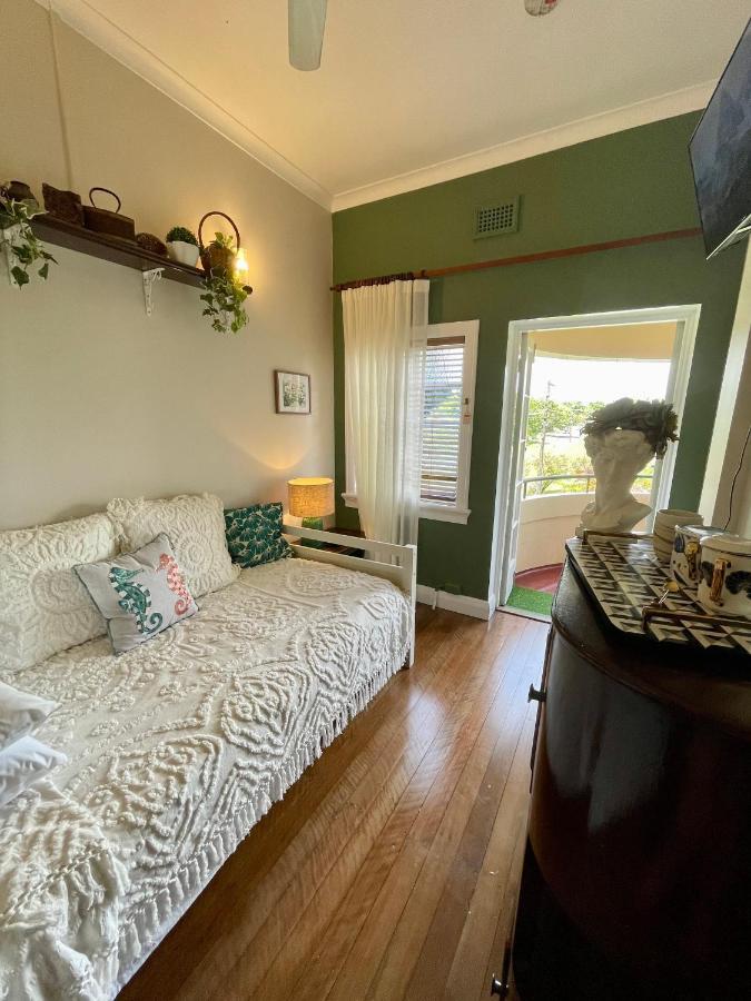 Отель Babinda Quarters Экстерьер фото
