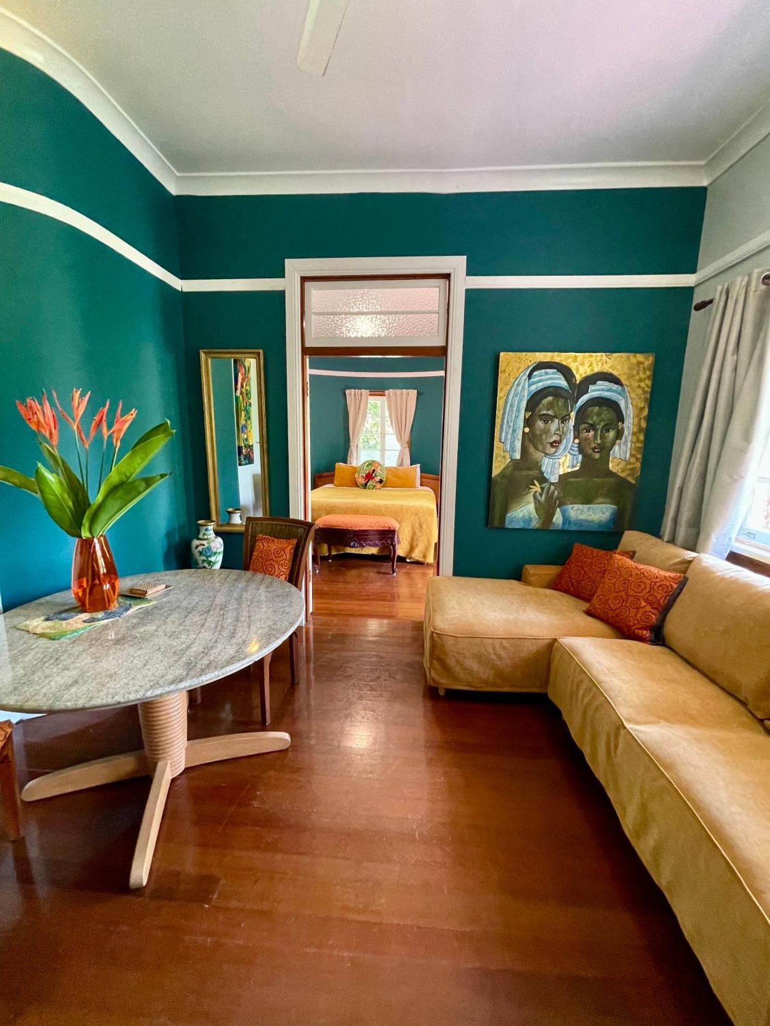 Отель Babinda Quarters Экстерьер фото