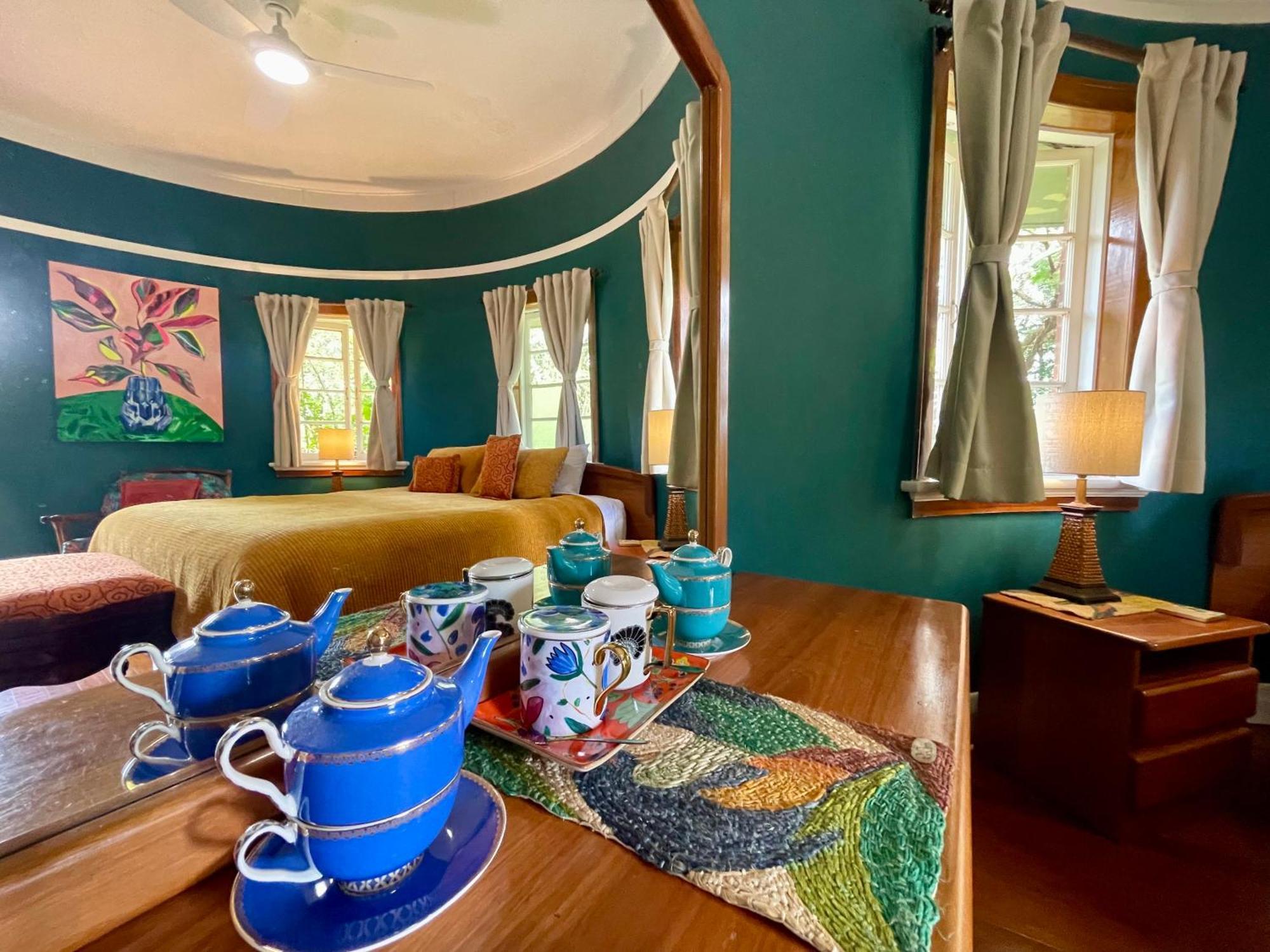 Отель Babinda Quarters Экстерьер фото