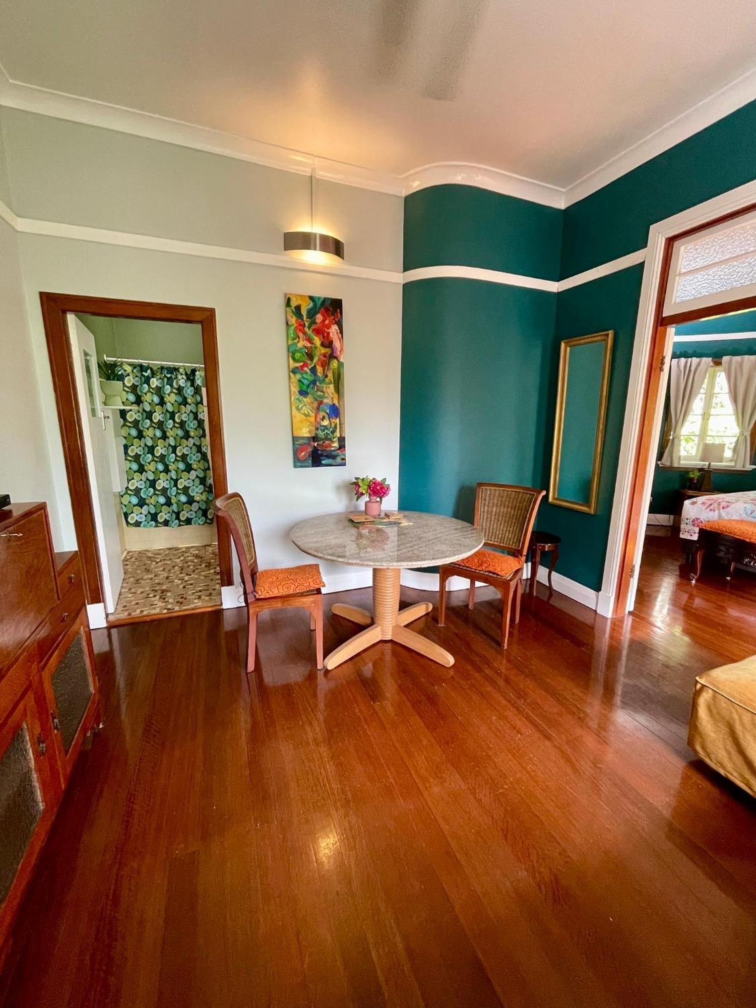 Отель Babinda Quarters Экстерьер фото