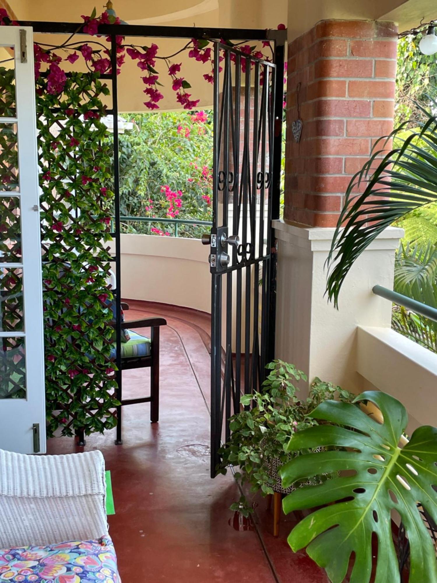 Отель Babinda Quarters Экстерьер фото
