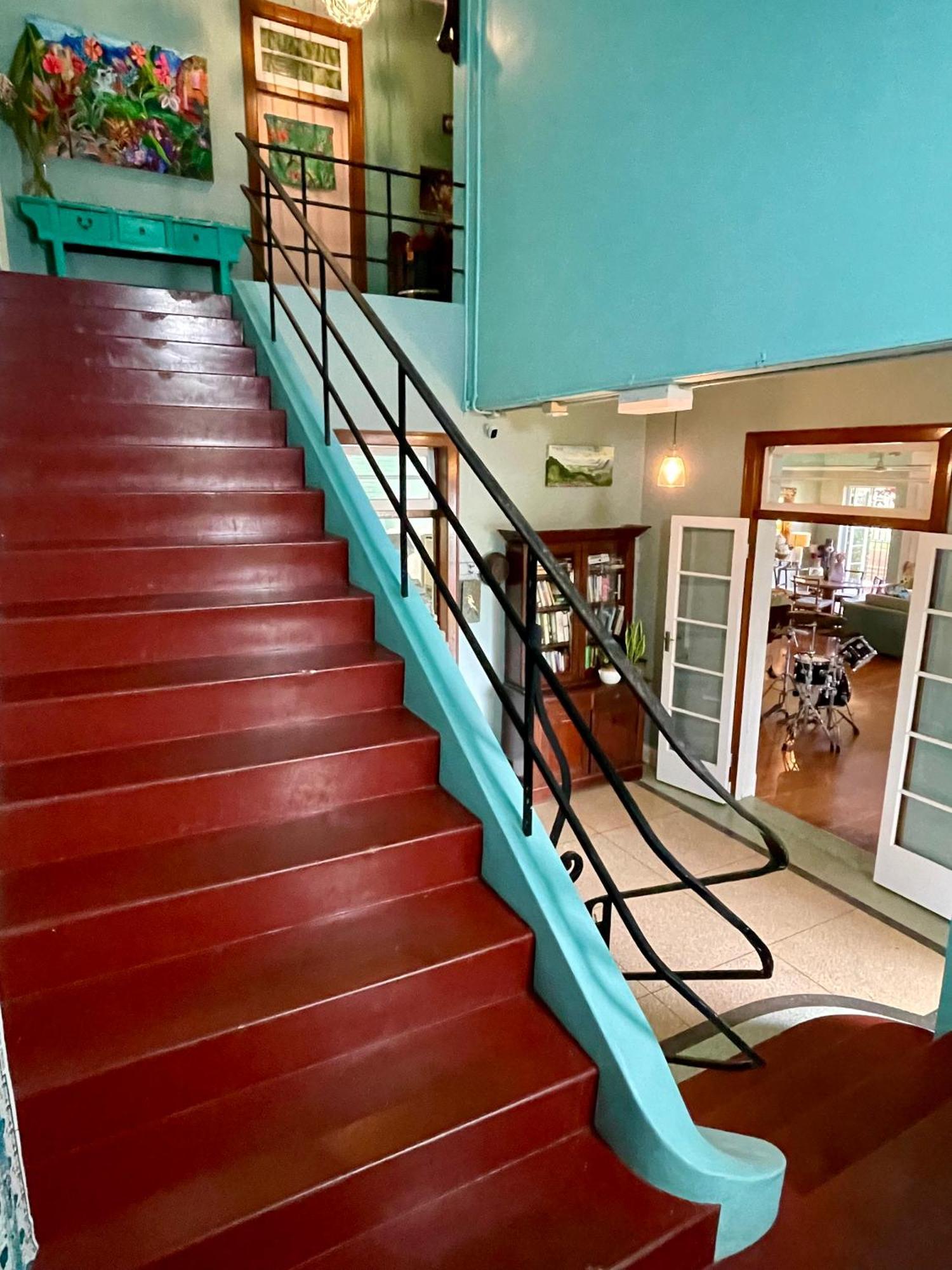 Отель Babinda Quarters Экстерьер фото