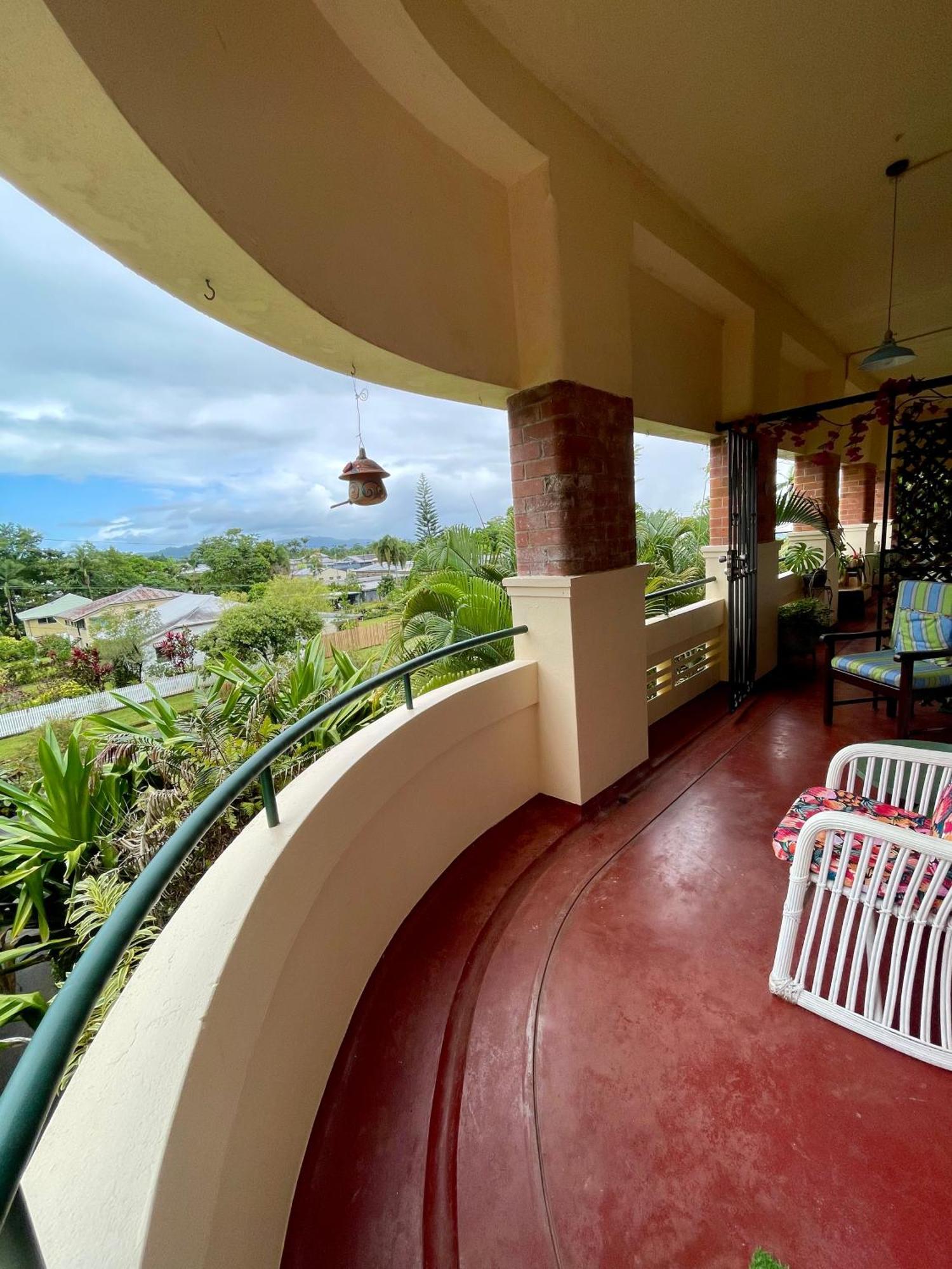 Отель Babinda Quarters Экстерьер фото