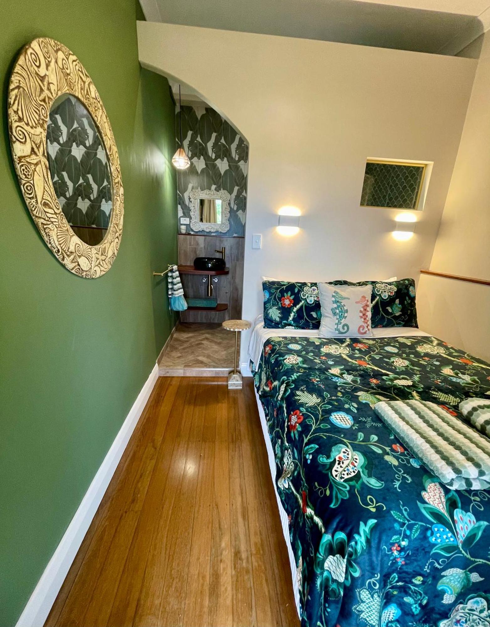 Отель Babinda Quarters Экстерьер фото